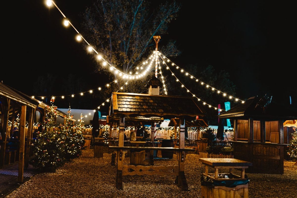 Booking a Solo Christmas Market Trip in October: Dates, Crowds and Daylight for 2026