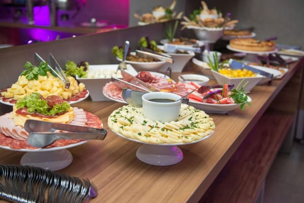 Why You Should Skip Tourist Buffets